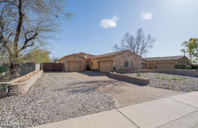 2917 E CAMPO BELLO Drive Gallery 2