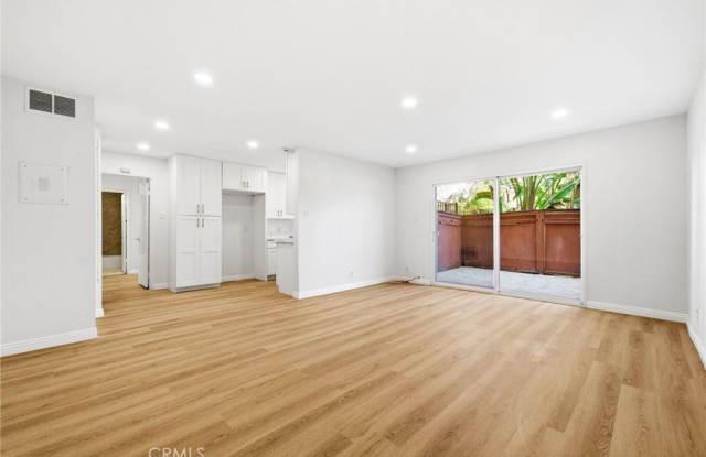 400 N Acacia Avenue Gallery 2