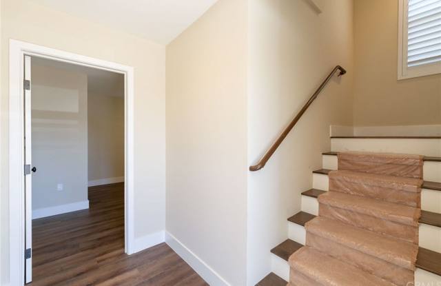11845 Grevillea Avenue Gallery 3