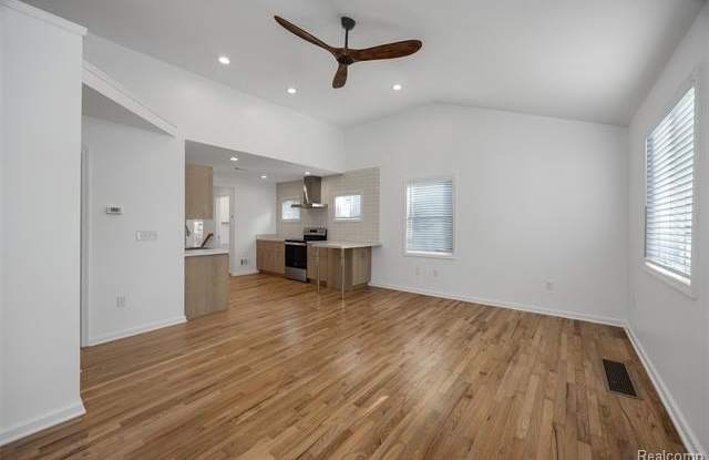623 E Brockton Avenue Gallery 4