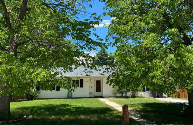 LEASING SPECIAL! $0 DEPOSIT OPTION, UHILLS, FULL REMODEL!  3 BED W/ BONUS ROOM OR OFFICE!  COMPLETELY OPEN MODERN LIVING, LARGE CENTER ISLAND! Gallery 4