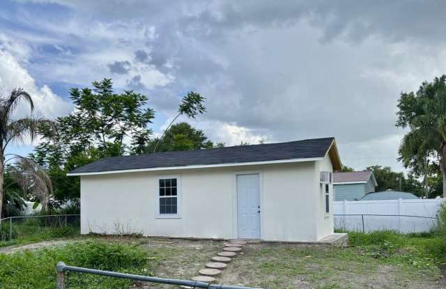 2837 Vermont Ave - 2 photos photos