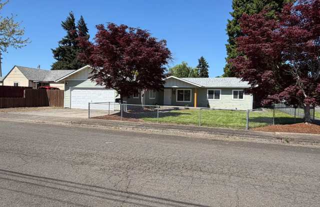 Beautiful 2 Bedroom on a Large Corner Lot! photos photos