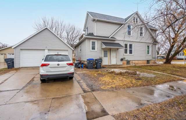 702 S. Commercial St / 109 Division St photos photos