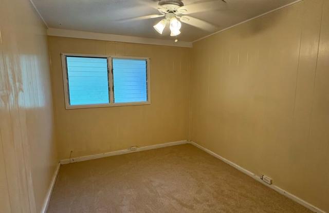 Spacious 3 bedroom, 1 bath home in Hawaii Kai with carport and big back yard! Gallery 3