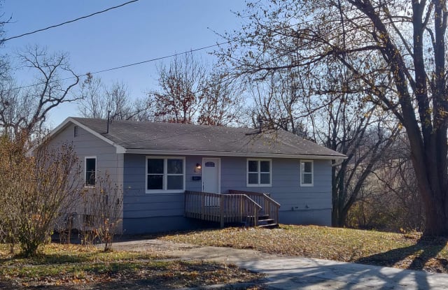901 South 2nd Street - 901 South 2nd Street, Knoxville, IA 50138
