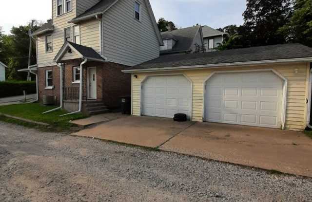 3 bedroom Moline house with 2 car garage! photos photos