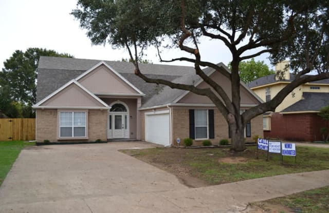1346 Middleton Dr - 1346 Middleton Drive, Cedar Hill, TX 75104