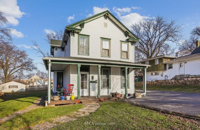 407 Holmes Street - 407 Holmes Street, Lemont, IL 60439