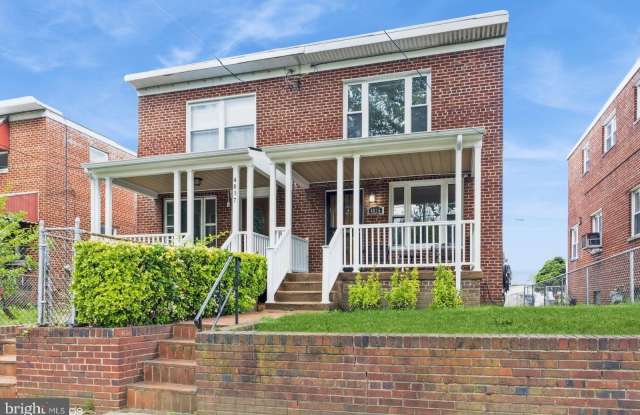 4815 7TH STREET NE photos photos
