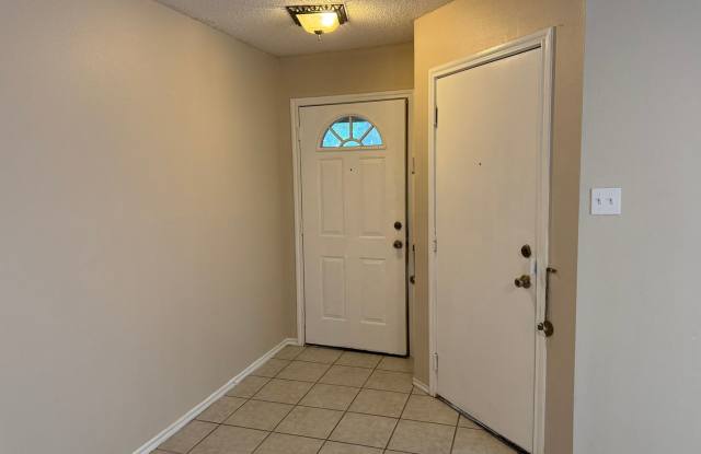 Welcome home to 8003 Chestnut Manor! Gallery 4