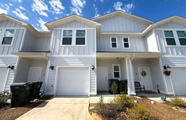 Bright, Open Concept Townhouse with Community Pool! photos photos