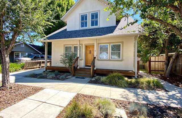 Beautiful Two Bedroom Napa Home - 2220 York Street, Napa, CA 94559