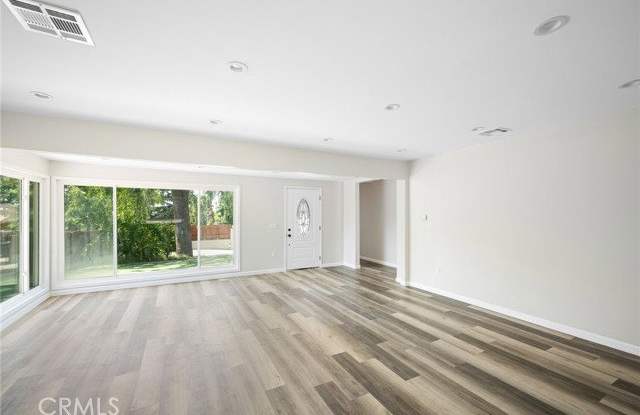 4924 Lowell Avenue Gallery 1