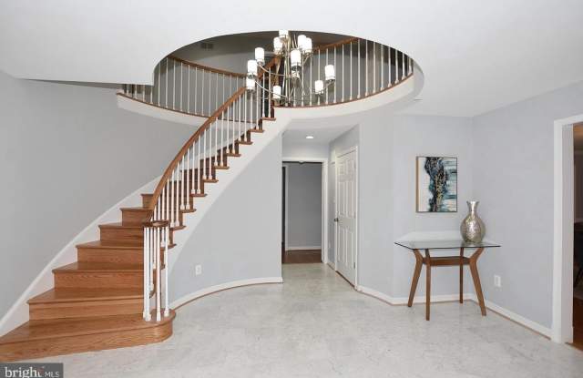 6286 DUNAWAY Court Gallery 3