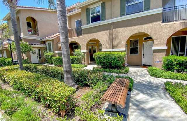 809 Larkridge Gallery 3