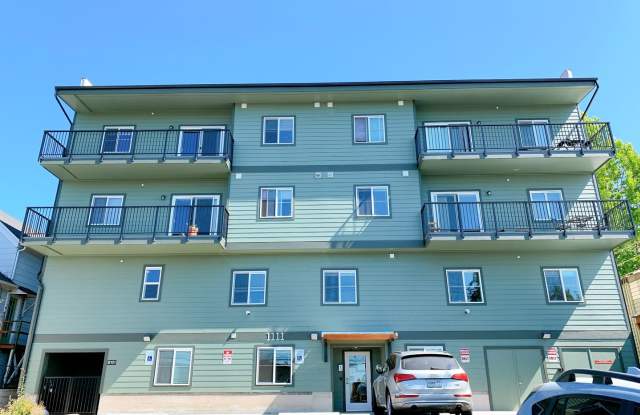 1111 N Forest St photos photos