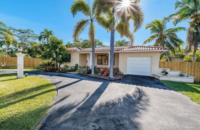 6302 SW 43rd St - 6302 Southwest 43rd Street, South Miami, FL 33155