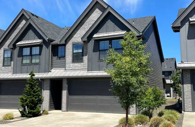 End Unit Luxury Townhome for Lease at the Courtyards at Hidden Crest - 6958 NE 131st Way Gallery 3