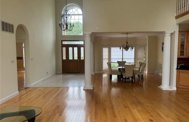 14228 Manderleigh Woods Drive Gallery 1