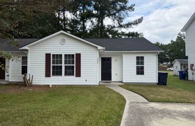 Nice 2 bedroom, 2 bath duplex close to Main gate of Camp Lejeune. Approximately 2 miles to shopping mall photos photos