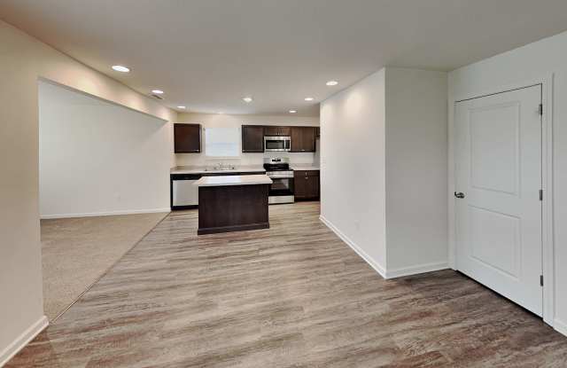 2835 Strauss Ln Gallery 2