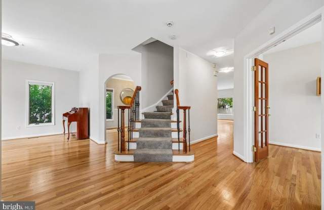 904 LINCOLN Avenue Gallery 3