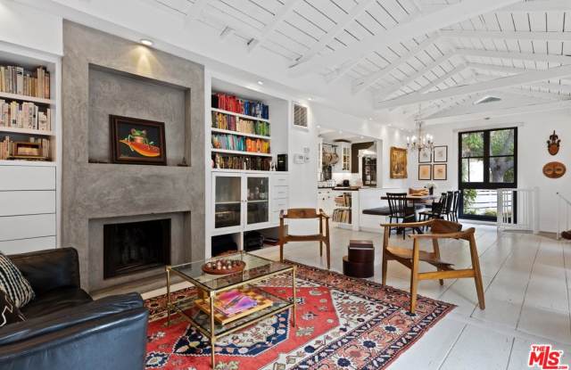 8236 KIRKWOOD Drive Gallery 4