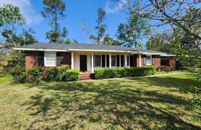 Charming 3BR/2BA Brick Home with Vintage Flair, Expansive Backyard  Walk to VSU! photos photos