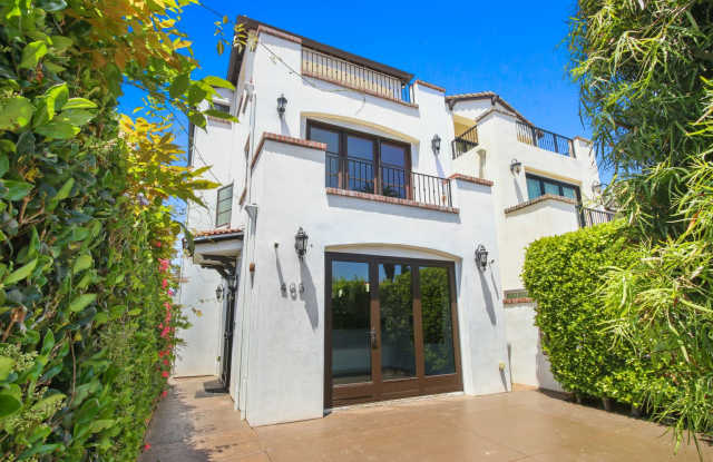 Stunning 3 BD | 4BTH With 2 Bonus Rooms photos photos