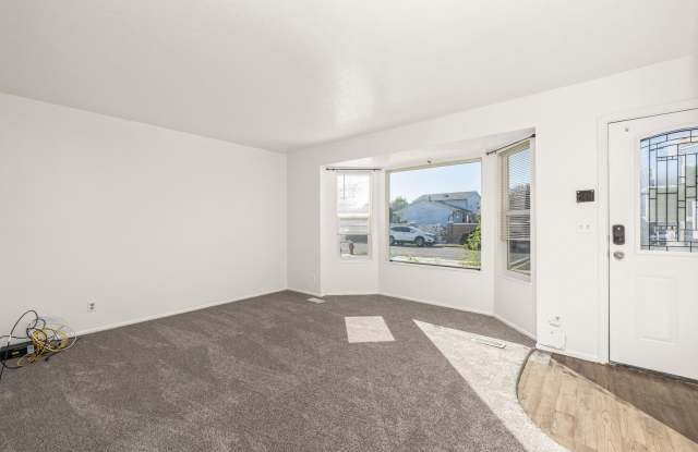 Charming 3-Bedroom Home for Rent Gallery 3