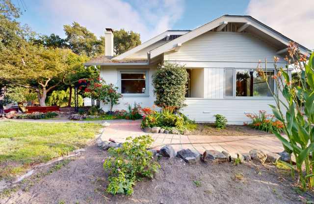 Bright Country Three Bedroom One Bathroom Home photos photos