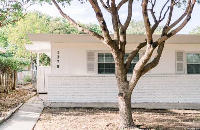 1379 Oblate Dr photos photos