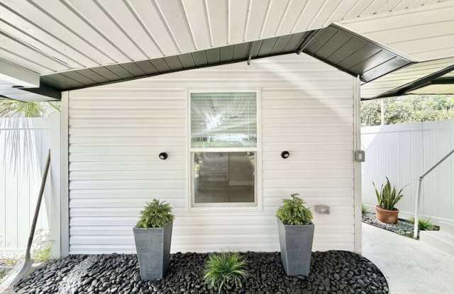 1704 East Elm Road - 1/2 Gallery 2