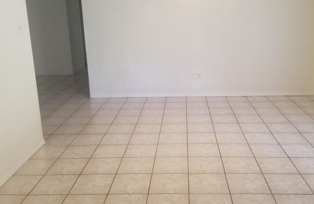 3 Bedroom Home in Town on half an acre! Gallery 4