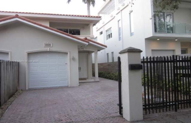 2920 Catalina St photos photos