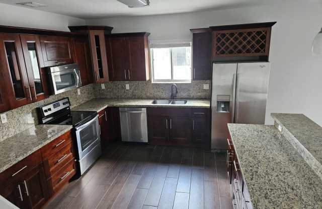 323 SW 11TH Street photos photos