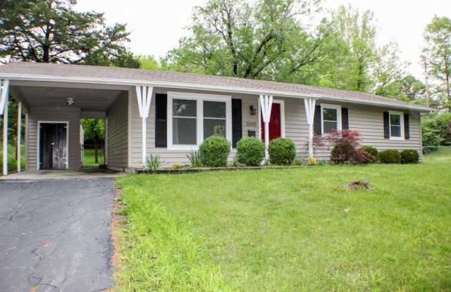 Lovely 3bed House off West Boulevard!! - 1005 Westwinds Drive, Columbia, MO 65203