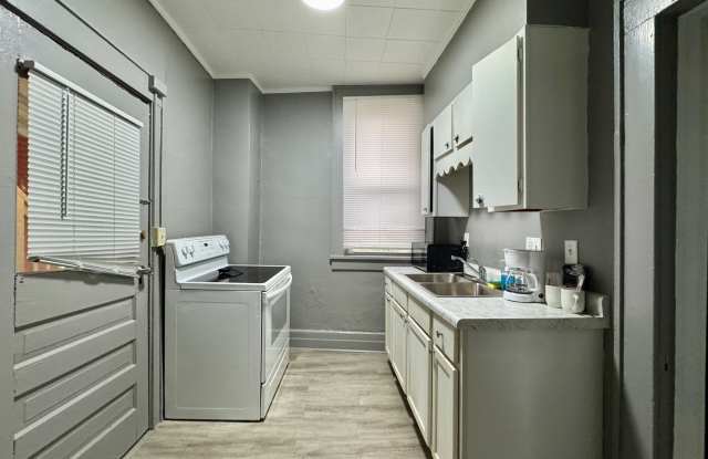 220 East Brockway Avenue - 2 photos photos