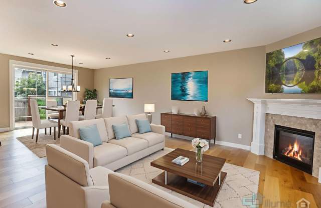 Location, Location, Location! Beautiful 3 Bedroom Townhome in First Addition!!!! - 264 D Avenue, Lake Oswego, OR 97034