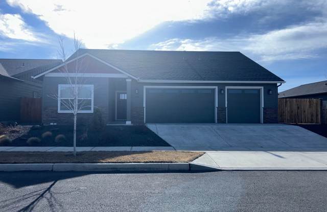 3 Bedroom / 2.5 Bathroom Single Level Home in SW Redmond photos photos