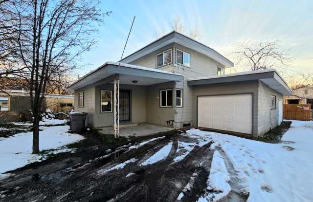 4-Bedroom + Den, 2-Bath House for Rent in Cashmere ON THE RIVER!! photos photos