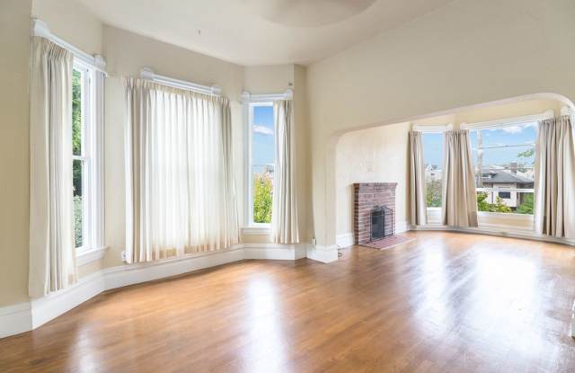 889 Laurel Street - 2 bedroom | 1 bath | Upper unit Victorian - 889 Laurel Street, Alameda, CA 94501