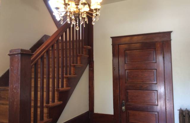 LARGE 4 BEDROOM 2 BATHROOM HOUSE Gallery 2