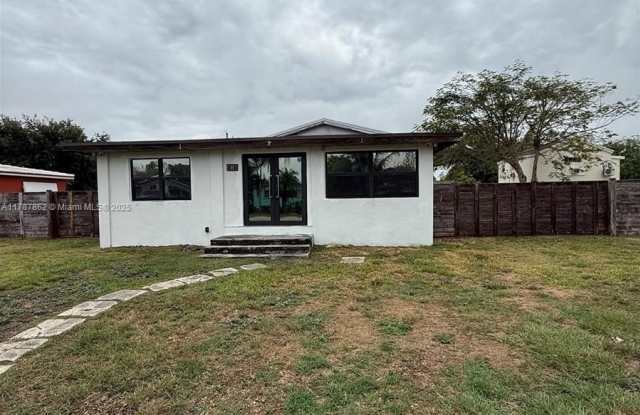 685 NW 14th St photos photos