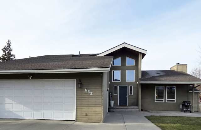 Grandiose Home on 1 Acre -- in East Wenatchee for Rent!! photos photos