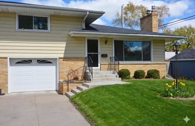 Charming 3 Bed, 1.5 Bath Home in Richfield – Private Yard, Garage & Prime Twin Cities Access photos photos