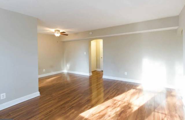 24 South Old Glebe Road - 24 South Old Glebe Road, Arlington, VA 22204