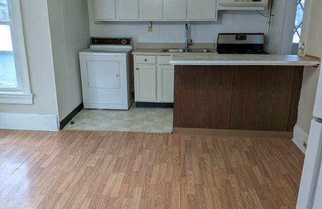 1106-1108 Gibbson MGMT photos photos