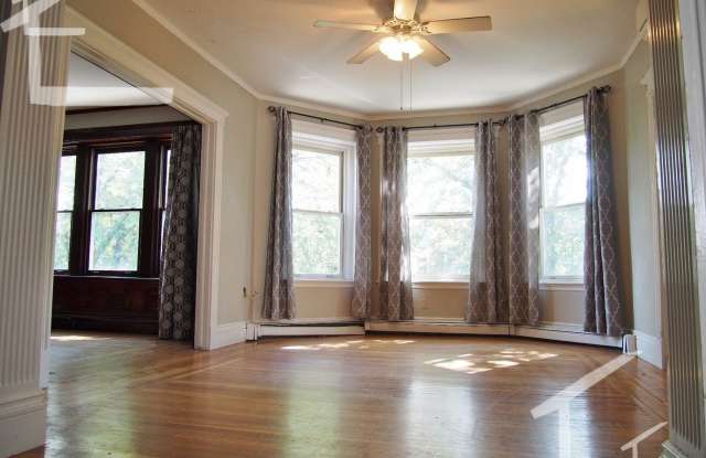 Renovated. Now with 'metal-object' in livin... Gallery 3
